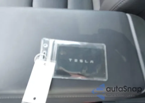 2018 Tesla Model 3 Long Range/Mid Range z USA, uszkodzony, nr VIN 5YJ3E1EA4JF166045